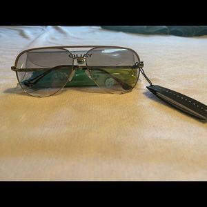 Quay High Key Contrast